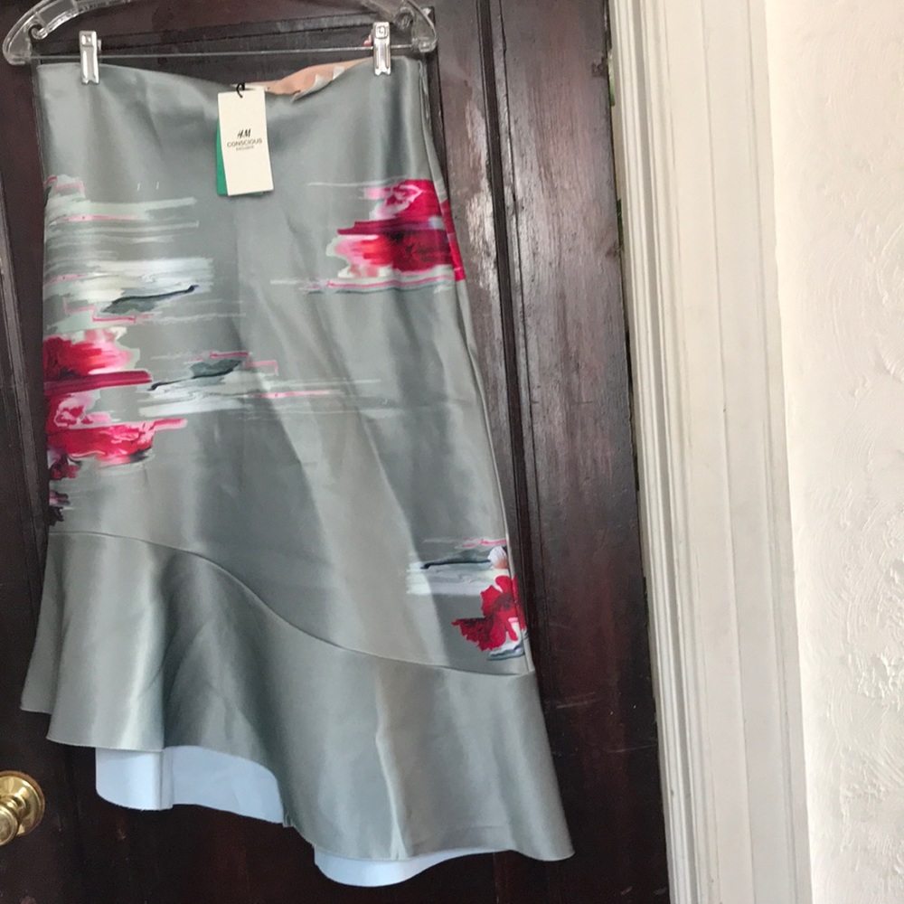 31.  New with tags slanted edged skirt. It best fits a medium or large.